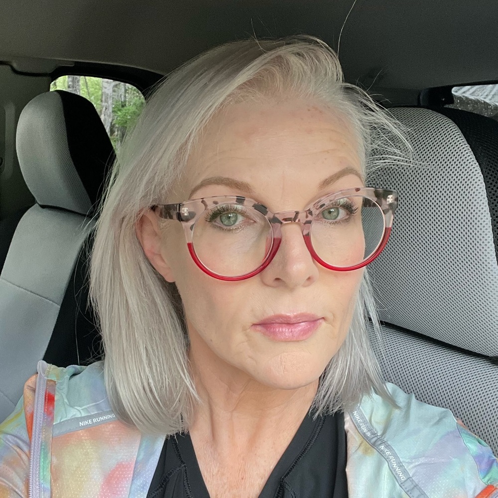 Meet your Posher, Cynthia